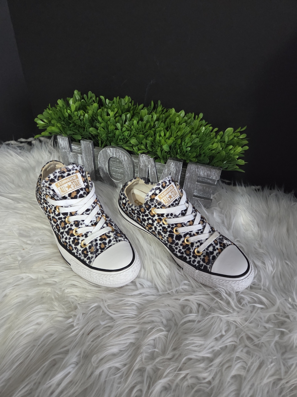 Faux Fur Women's Low-Top Leopard Print Sneakers In Cream/Black. Size 6 - Picture 6 of 12